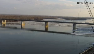 Ледовый затор на Оби в Барнауле.