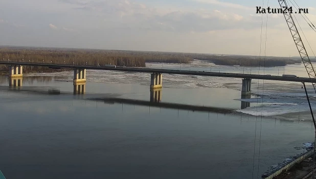 Ледовый затор на Оби в Барнауле.