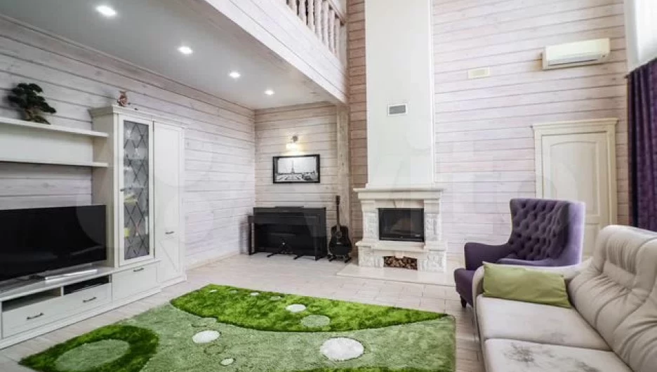 Дом из клееного бруса с баней, гаражом на две машины и выходом в лес