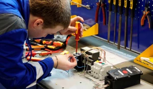 На Алтай-Коксе прошел практический этап краевого конкурса профессионального мастерства среди студентов-электромонтеров.