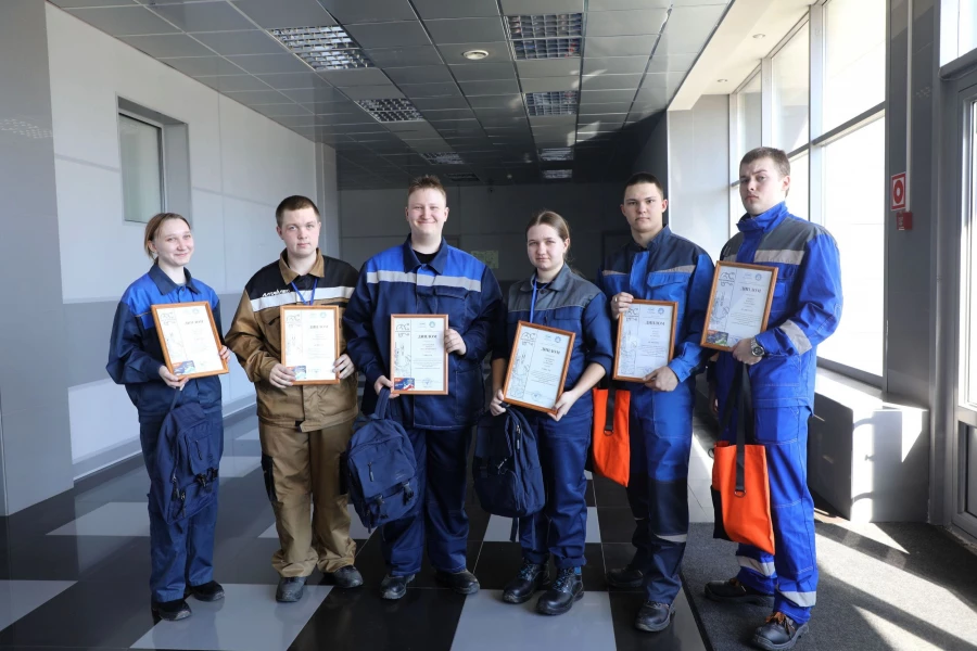 Участники конкурса получили дипломы и корпоративные подарки от Алтай-Кокса.