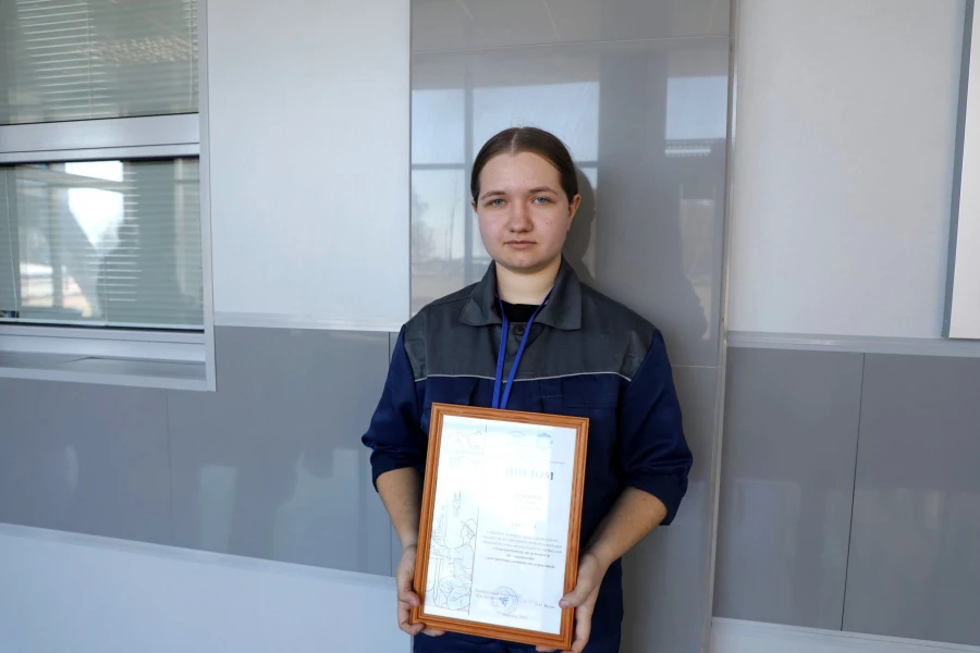 Мария Тепикина заняла первое место в номинации «Монтаж схемы нереверсивного магнитного пускателя».