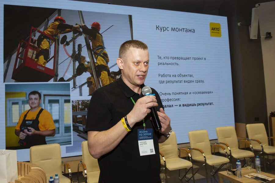 Дмитрий Кремцев, руководитель отдела ИЖС ГК «АКТО», рассказал о преимуществах цветных окон в индивидуальном жилищном строительстве.