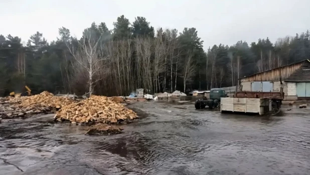 Озеро вышло из берегов в Алтайском крае.