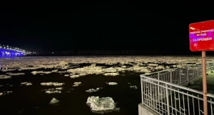 Ледоход на Оби ночью.