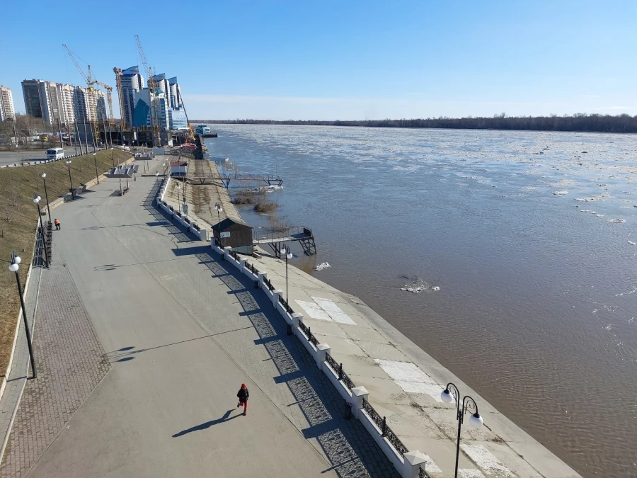 Берег Оби во время ледохода.