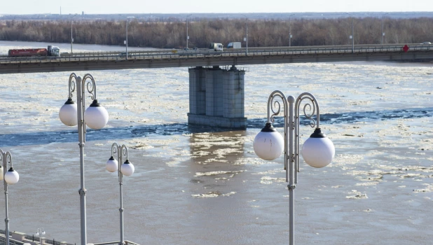 Ледоход в Барнауле, 9 апреля 2026. 