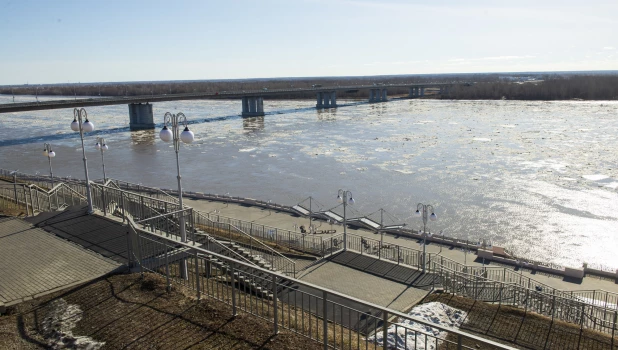 Ледоход в Барнауле, 9 апреля 2026. 