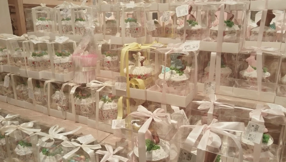 Куличи и принадлежности к Пасхе в «Бахетле».