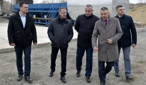 Глава Барнаула оценил готовность асфальтобетонного завода к началу ремонтного сезона.