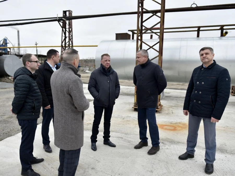Глава Барнаула оценил готовность асфальтобетонного завода к началу ремонтного сезона.