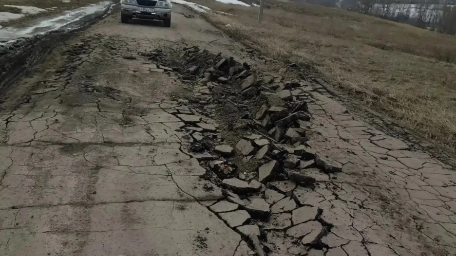 Разрушенная дорога на Алтае.