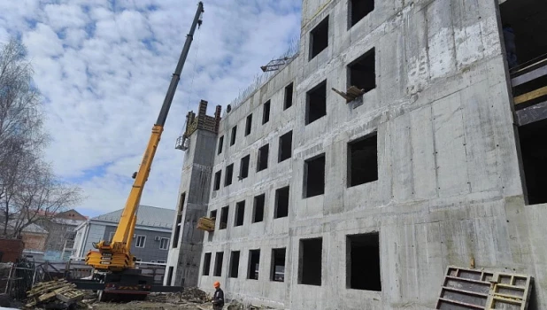 В Алтайском крае строят новый корпус офтальмологической больницы