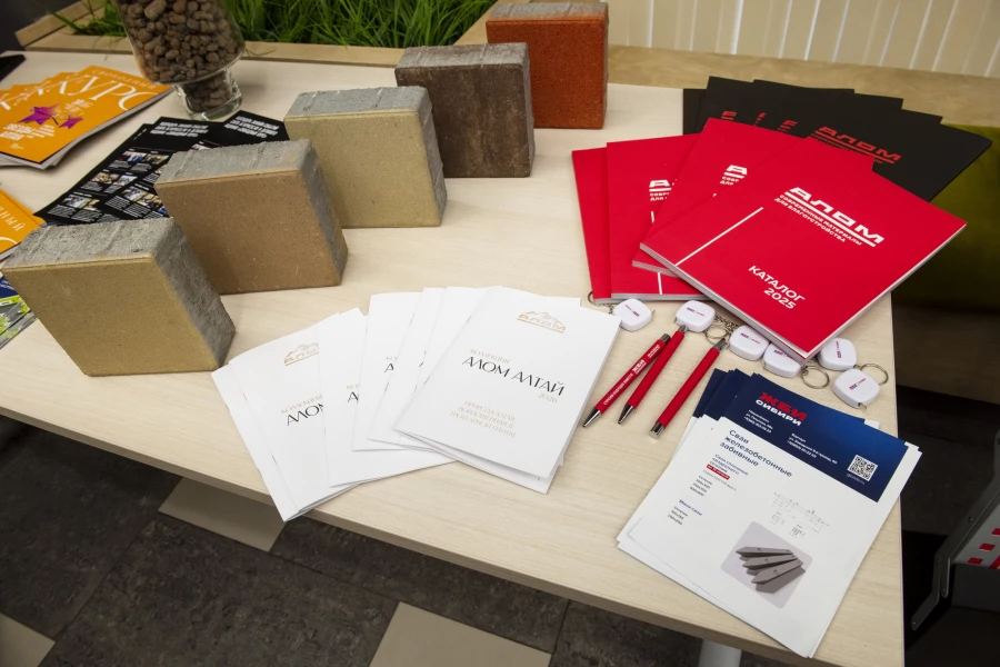 Форум «Жизнь на земле. Инвестиции в землю и качество жизни: где деньги и как не ошибиться?». Выставочные зоны партнеров форума.