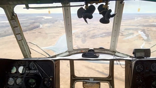 Вылет для ликвидации ледовых заторов на реке Обь.