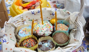 Освящение пасхальных угощений в Барнауле.