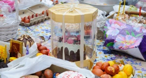 Освящение пасхальных угощений в Барнауле.