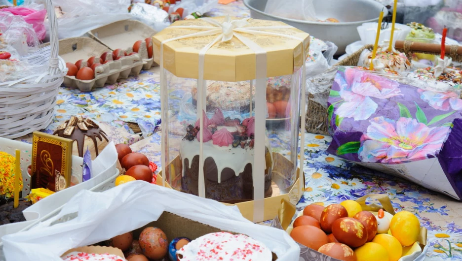 Освящение пасхальных угощений в Барнауле.