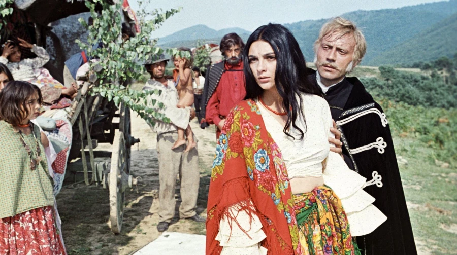 "Табор уходит в небо".