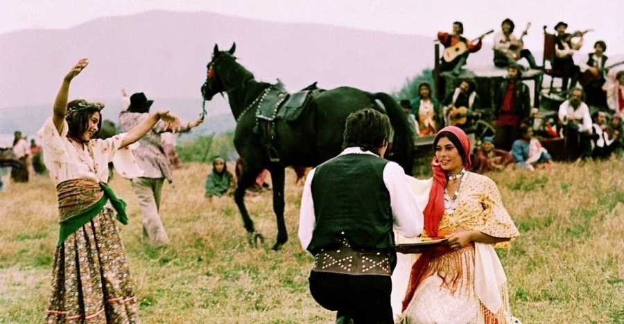 "Табор уходит в небо".