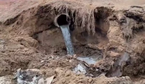 Прорыв трубы в Искитимском районе.