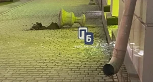 Разбили окна барнаульского банка.