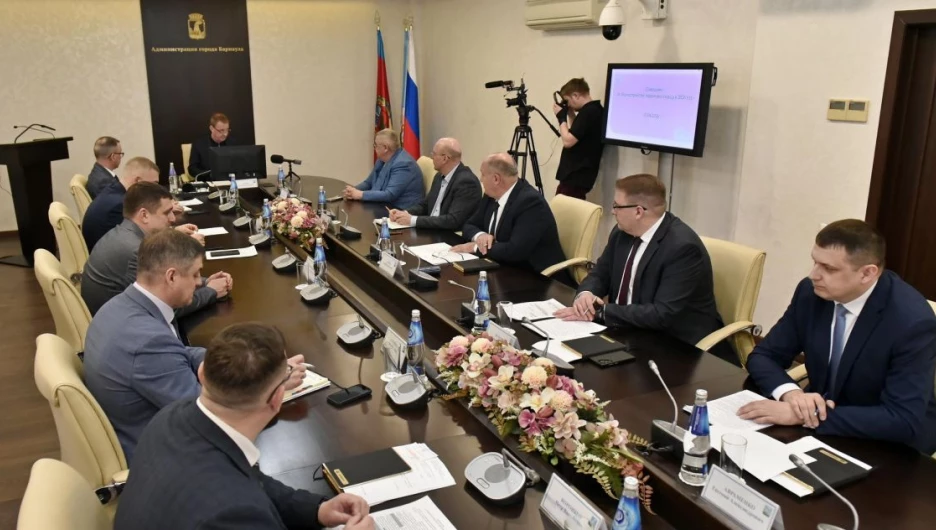 Совещание по озеленению и благоустройству Барнаула в весенне-летний период.