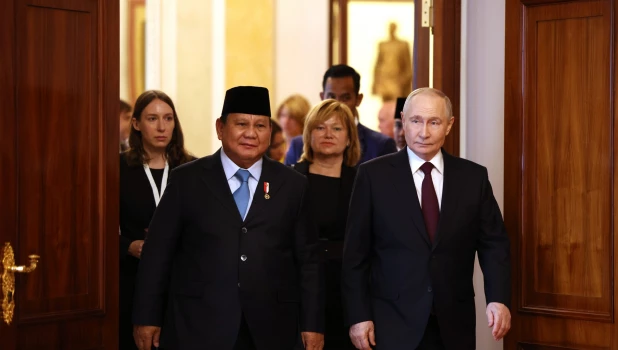 Лидеры России и Индонезии Владимир Путин, Прабово Субианто.