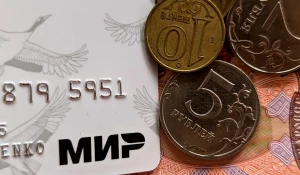 Карта «Мир», деньги. 