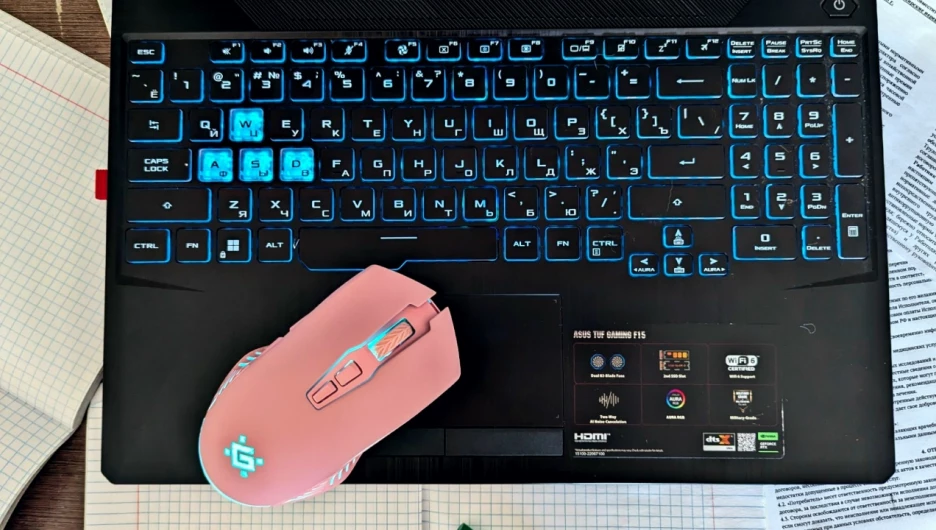 Ноутбук, IT-технологии, программирование. 