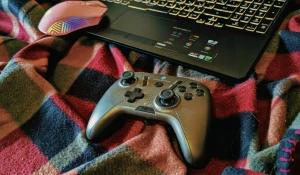 Ноутбук, компьютерные игры. 