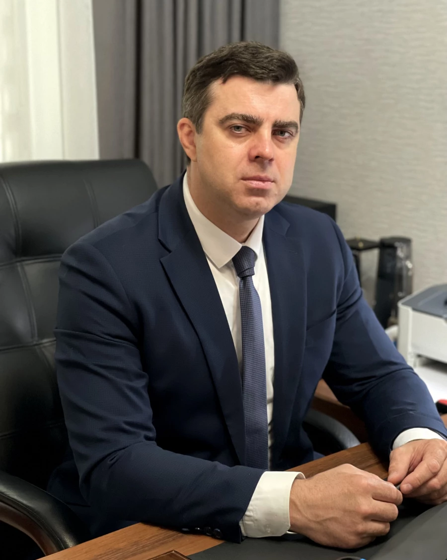 Максим Успешный.