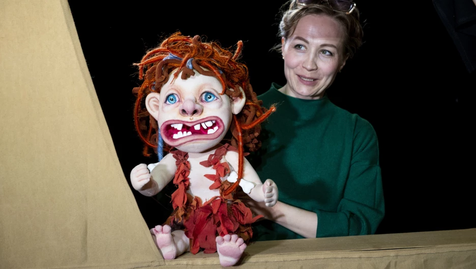 Репетиция «пещерного человека» в театре кукол