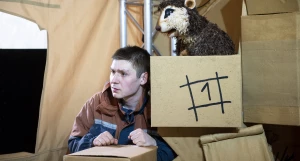 Репетиция «пещерного человека» в театре кукол