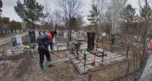 Уборка кладбищ в Барнауле.