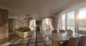 Пятикомнатную квартиру продают в Барнауле за 36 млн рублей.