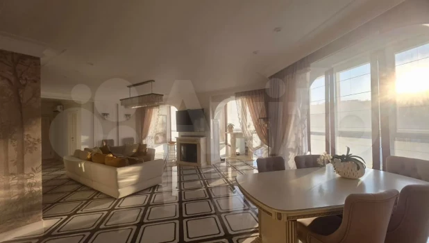 Пятикомнатную квартиру продают в Барнауле за 36 млн рублей.