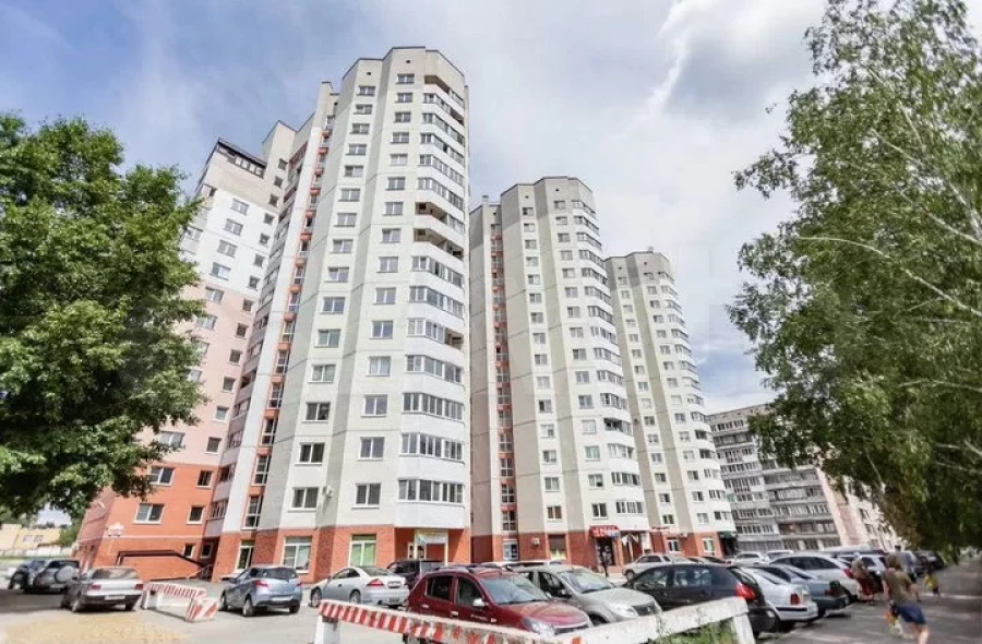 Ул. Георгия Исакова, 264.