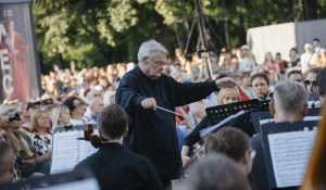 Сергей Стадлер на фестивале «Опера — всем!» летом 2025 года дирижировал оперой «Саломея».