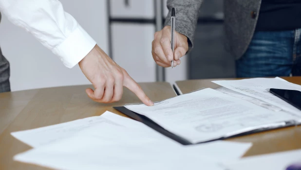 Подписание документов.