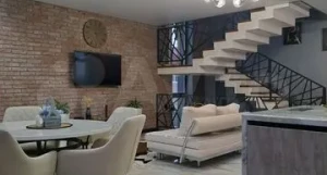 Таунхаус с пятиметровыми окнами в Барнауле.