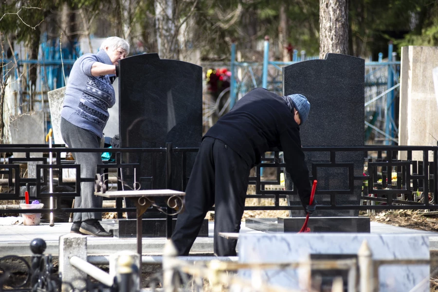 Власихинское кладбище в Родительский день, апрель 2026. 