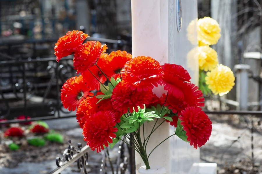 Власихинское кладбище в Родительский день, апрель 2026. 