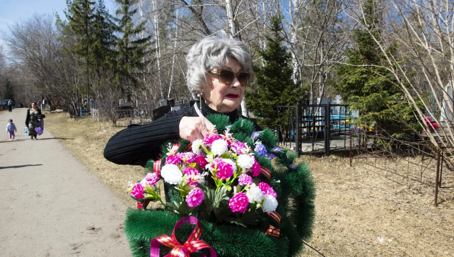 Власихинское кладбище в Родительский день, апрель 2026. 