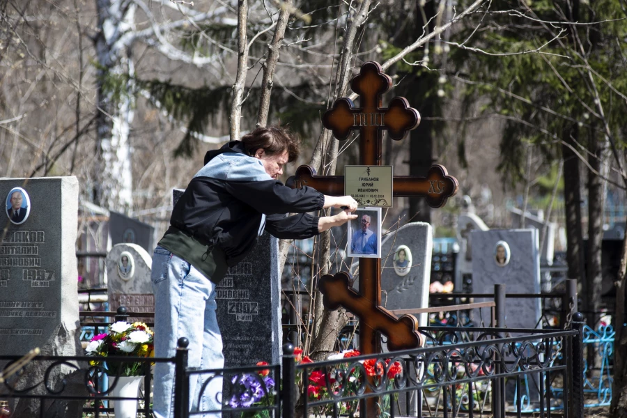 Власихинское кладбище в Родительский день, апрель 2026. 