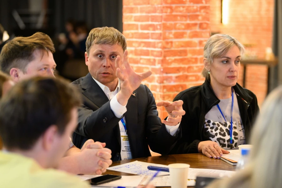 Стратсессия по внедрению ИИ в промышленность, организованная ИД «Алтапресс» и Алтайским региональным отделением Клуба молодых промышленников. 16 апреля 2026 года.