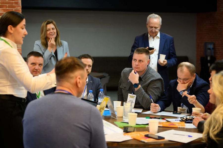 Стратсессия по внедрению ИИ в промышленность, организованная ИД «Алтапресс» и Алтайским региональным отделением Клуба молодых промышленников. 16 апреля 2026 года.