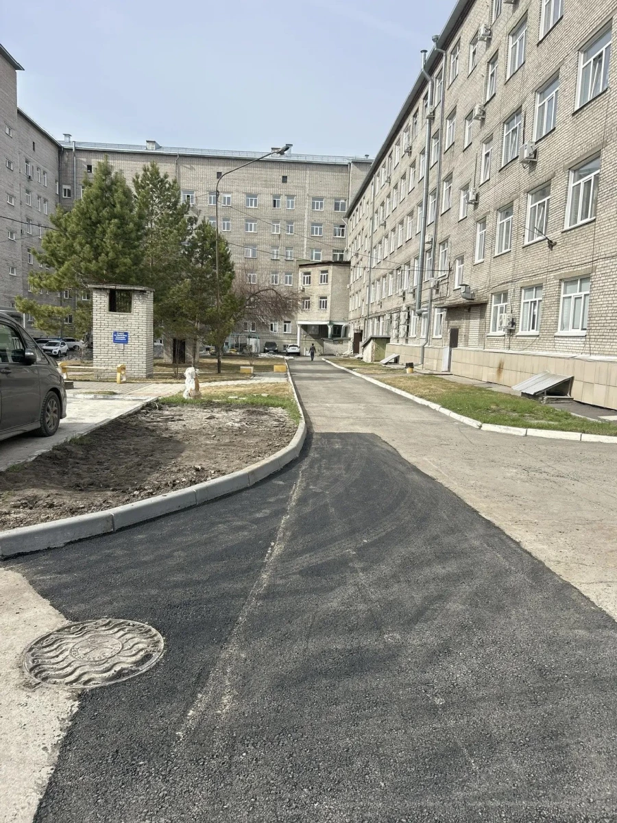 «Росводоканал Барнаул» восстанавливает благоустройство после осенне-зимнего периода 2025-2026 годов.