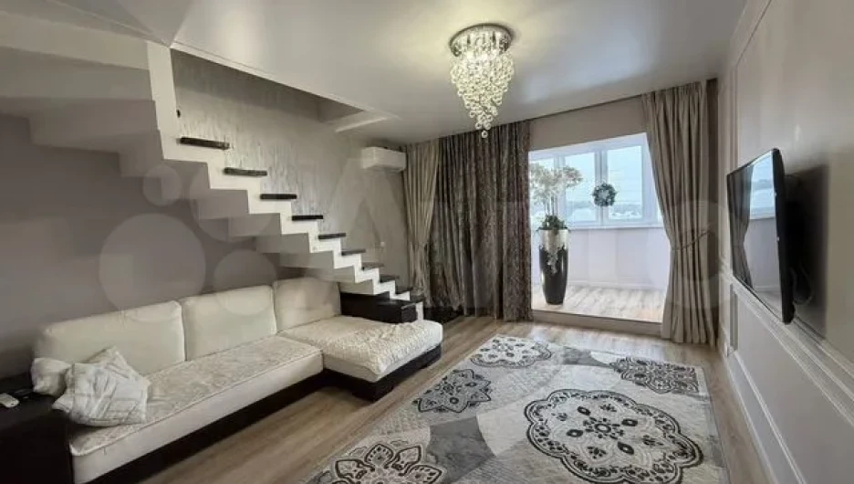 Двухэтажная квартира рядом с Ленточным бором.