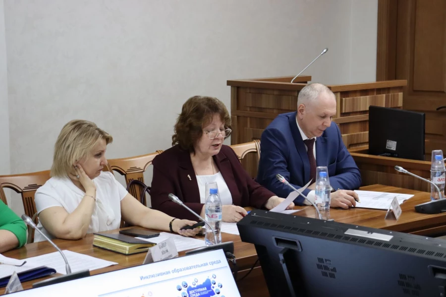 Круглый стол на тему «Обеспечение доступности инклюзивного образования для детей и подростков с расстройствами аутистического спектра (РАС) в Алтайском крае».